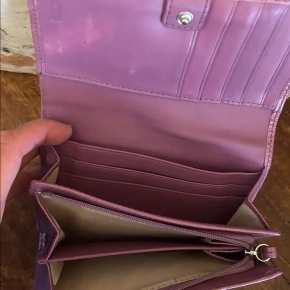 Coach SoHo Pleat Mauve Signature Wallet - Picture 5 of 10